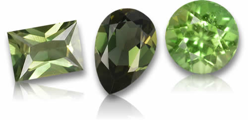 購入 緑のKornerupine 宝石